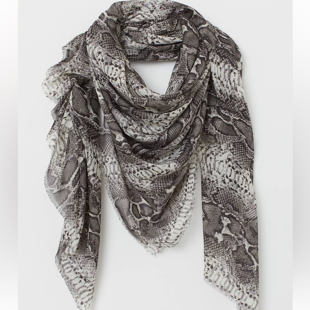 H&M PATTERNED SCARF